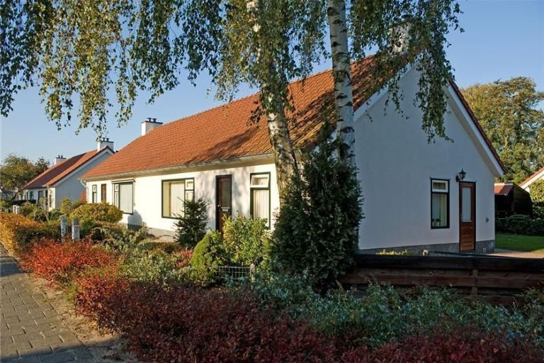 Twee-onder-één-kap te huur: Saturnusstraat 21, Twekkelerveld Enschede