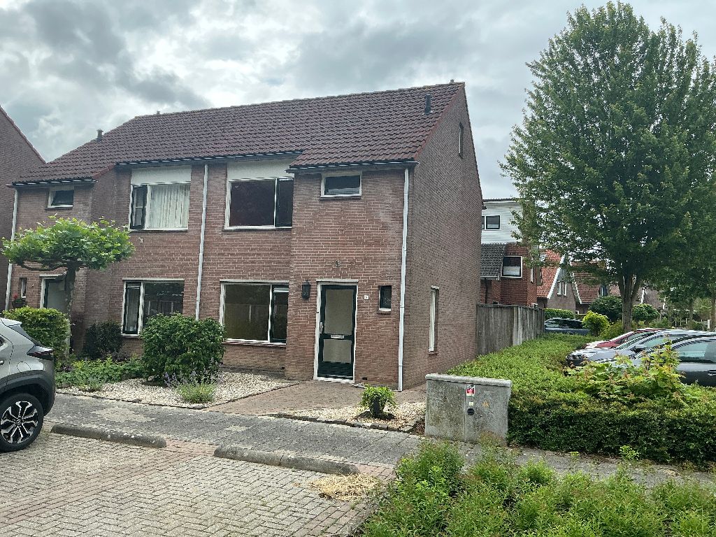 Twee-onder-één-kap te huur: Kuiperijstraat 2, Rossum kern Rossum