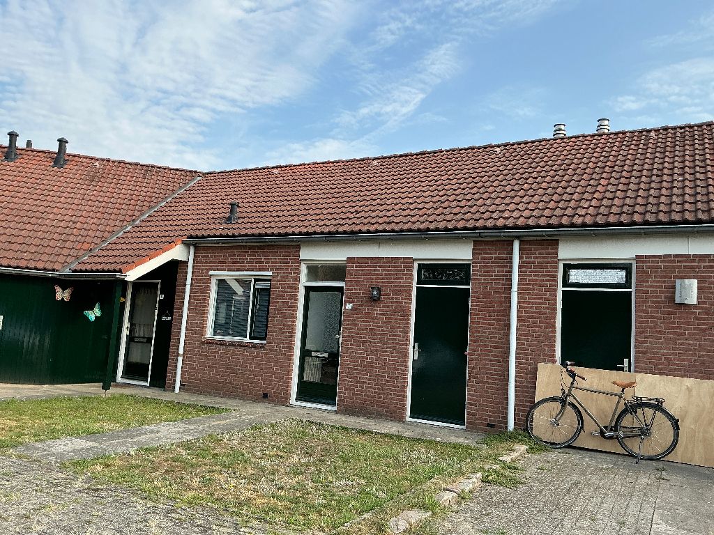 Tussenwoning te huur: Overeshof 7, Deurningen kern Deurningen
